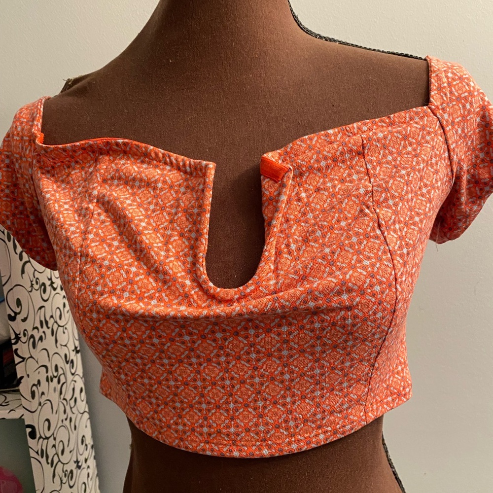 FREE PEOPLE CROP TOP SIZE LARGE. NWT. ORANGE WITH DESIGN